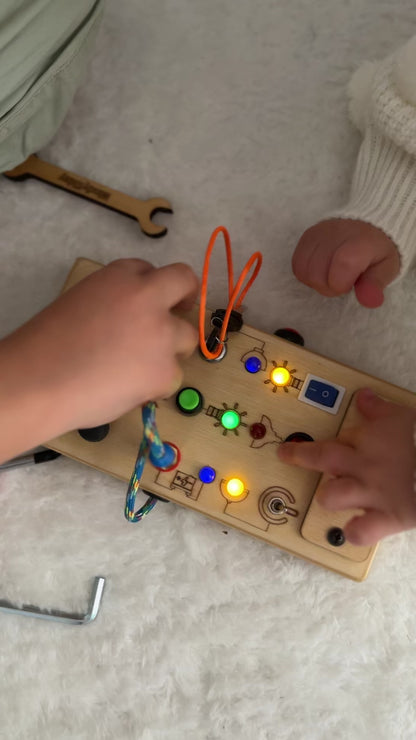 Eğitici Ahşap Montessori Işıklı Civatalı Vidalı Oyun Panosu